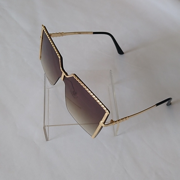 ✨"Sassy -N- Classy" fashion glasses✨ - Picture 2 of 3